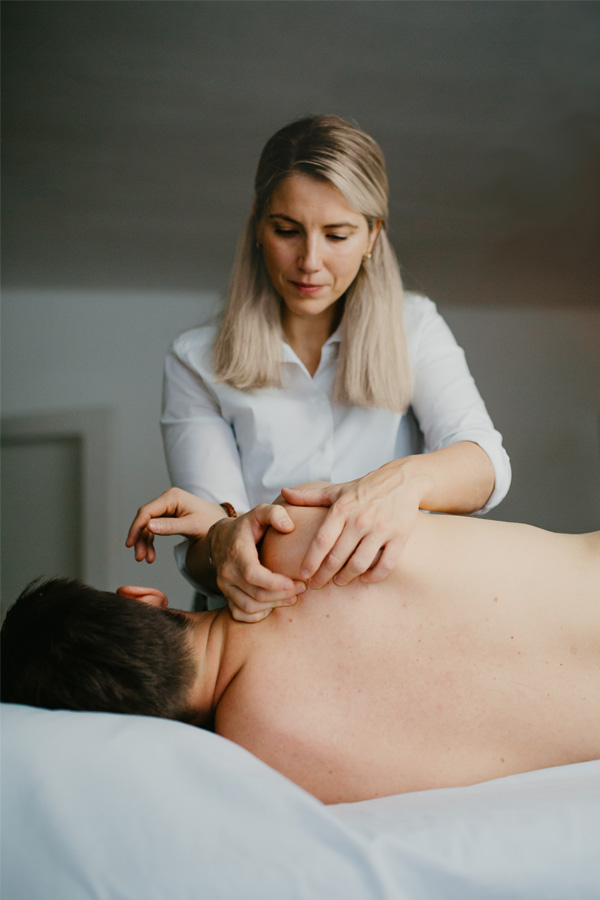 Physiotherapie-EvaTraxler-Schulterbehandlung Schulterbehanldung Physiotherapie Klagenfurt